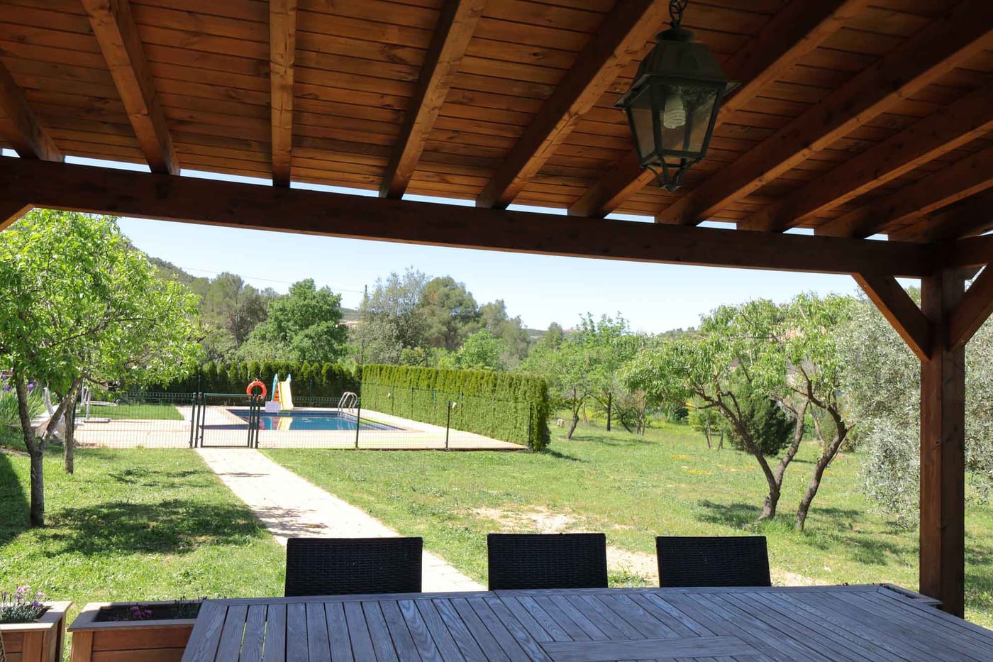Pèrgola i piscina